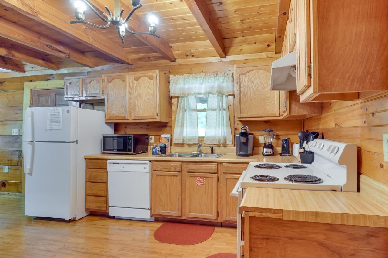 Cabin With Hot Tub About 6 Mi To Downtown Gatlinburg! Zewnętrze zdjęcie