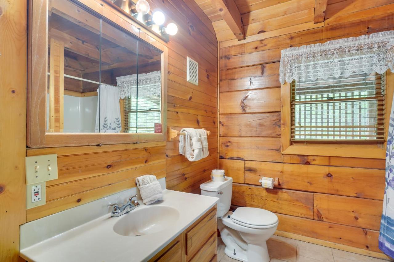 Cabin With Hot Tub About 6 Mi To Downtown Gatlinburg! Zewnętrze zdjęcie
