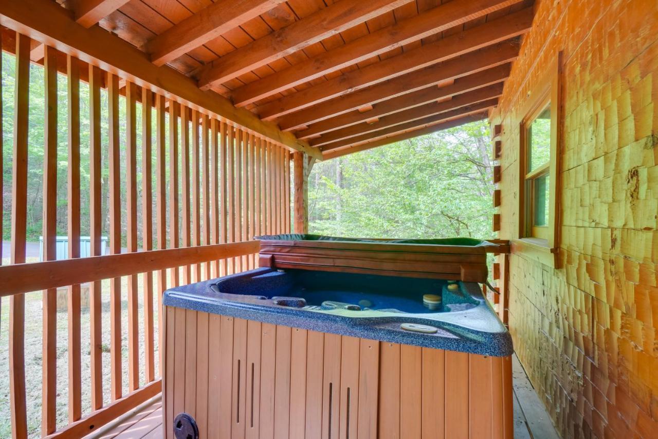 Cabin With Hot Tub About 6 Mi To Downtown Gatlinburg! Zewnętrze zdjęcie